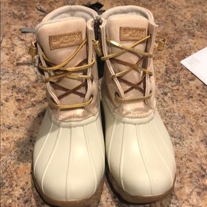 Sperry  women’s duck boot. Size 6.